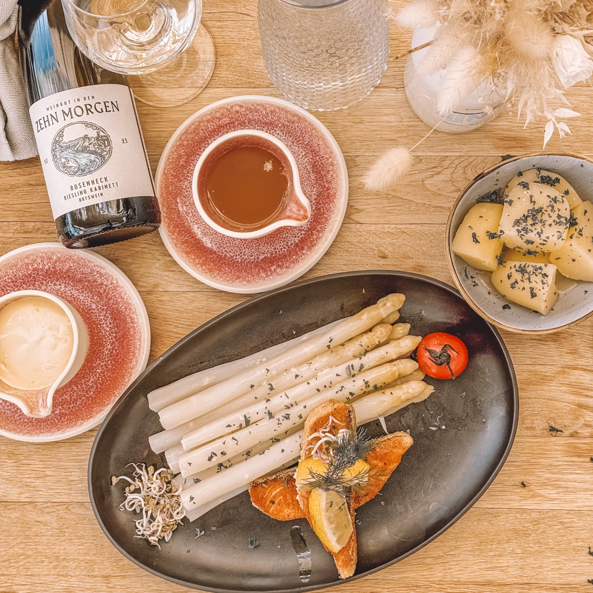 Spargel mit gebratenem Lachs