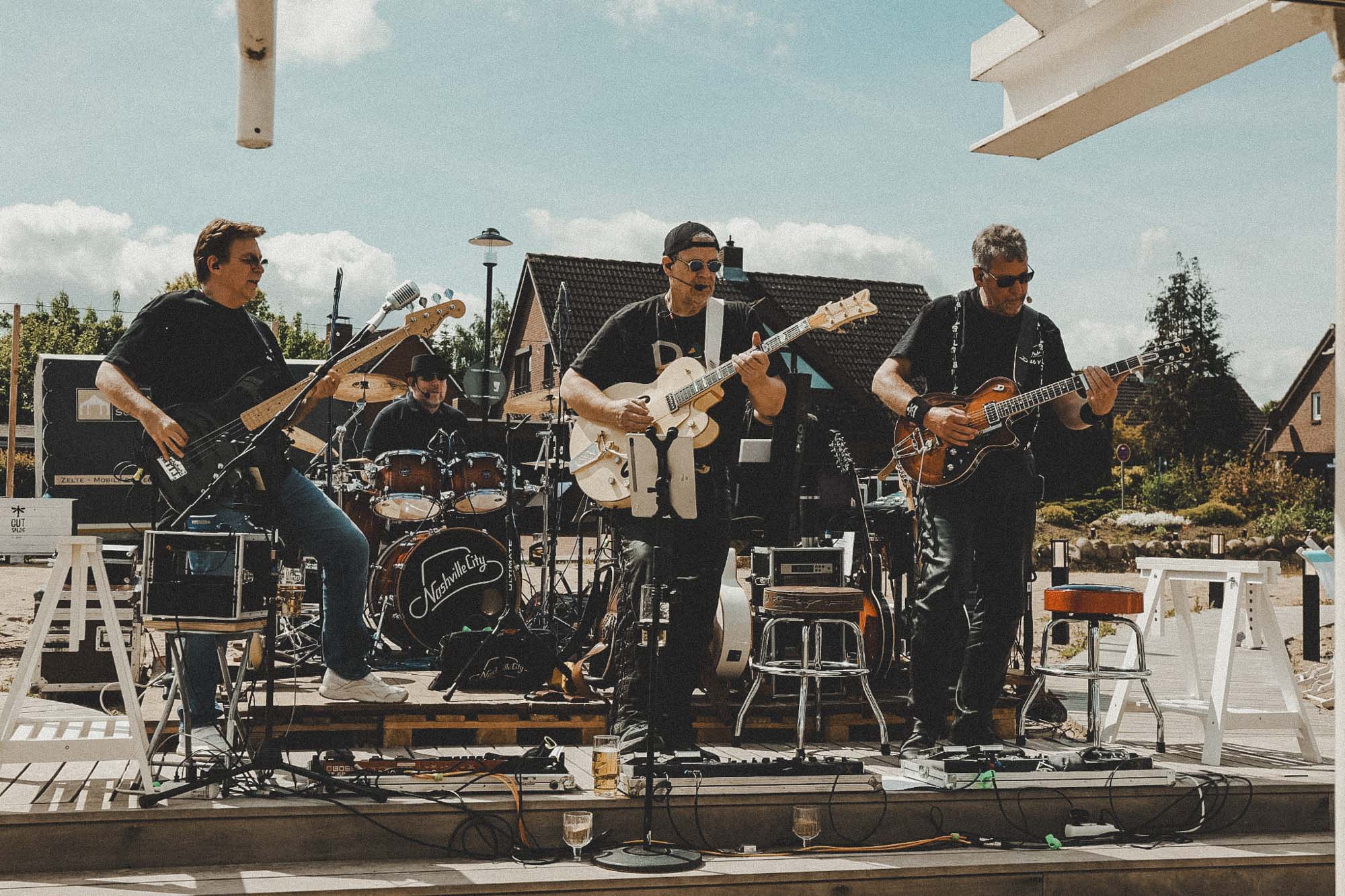 Band live auf der Bühne